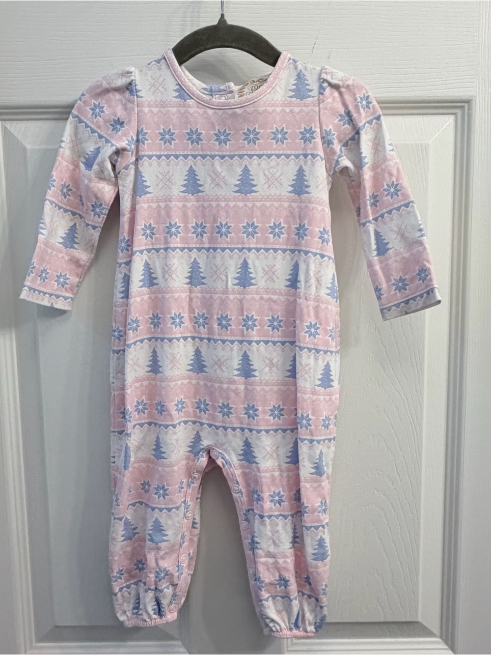 The Beaufort Bonnet Company 6-12m Pink & Light Blue Holiday Tree romper